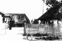 Widok-na-podwórko-domu-kolonistów,-rok-1925